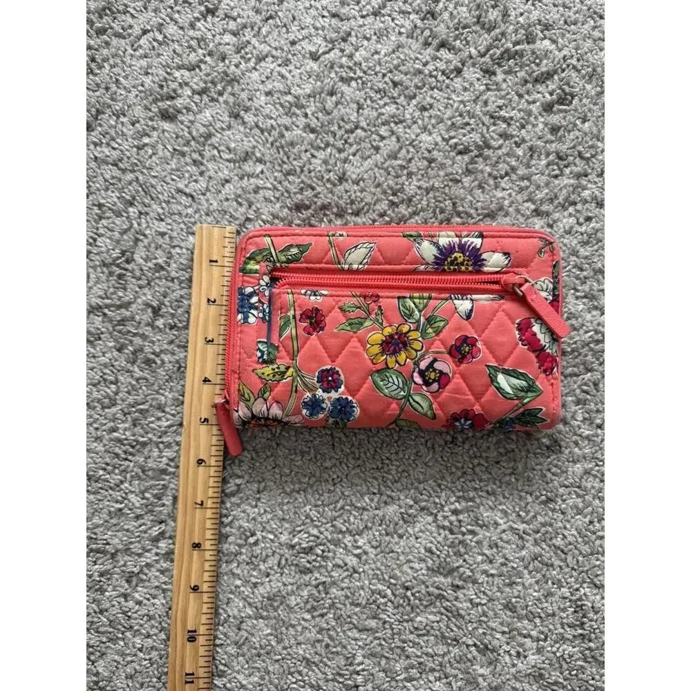 Vera Bradley RFID Turnlock Wallet Zip Paisley Floral Pink‎ Quilted
